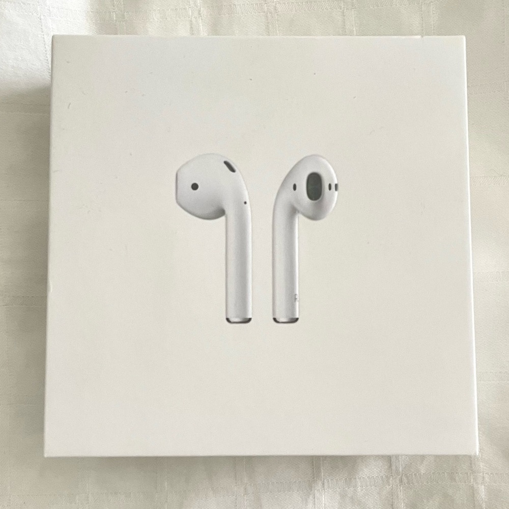Apple AirPods w/ Charging Case 1st Generation